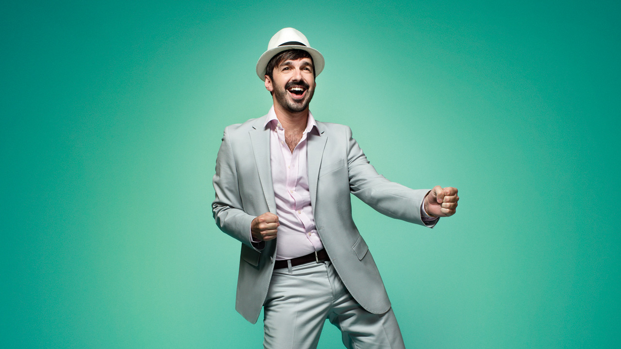 Le poète illuminé Damien Robitaille sera au Théâtre Place de l’Église de Saint-Georges, le vendredi 16 mai, à 20h30. L’auteur-compositeur y présentera son spectacle «Omniprésent».