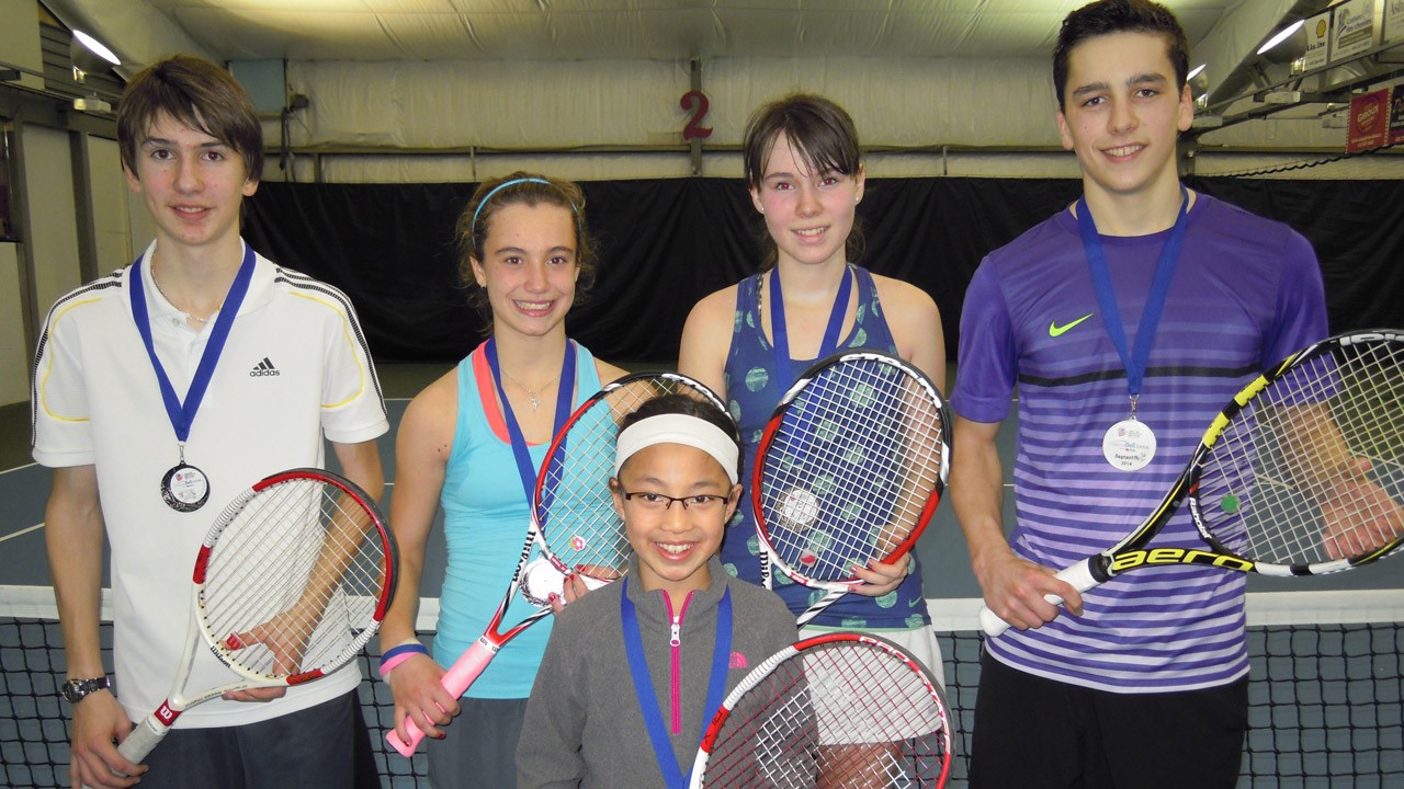 Rosalie Carrier-Dulac (en avant), Charles-Antoine Fecteau, Annabel Roy, Alexiann Drouin et Raphael Quirion