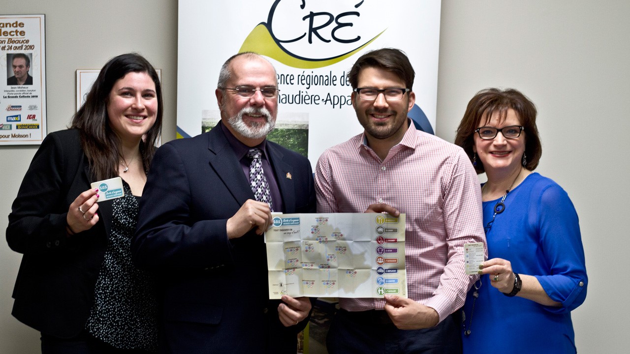 Sarah Rodrigue, le maire de Saint-Georges Claude Morin, Olivier Duval, du CSSS de Beauce, et Nicole Jacques, directrice générale de Moisson Beauce