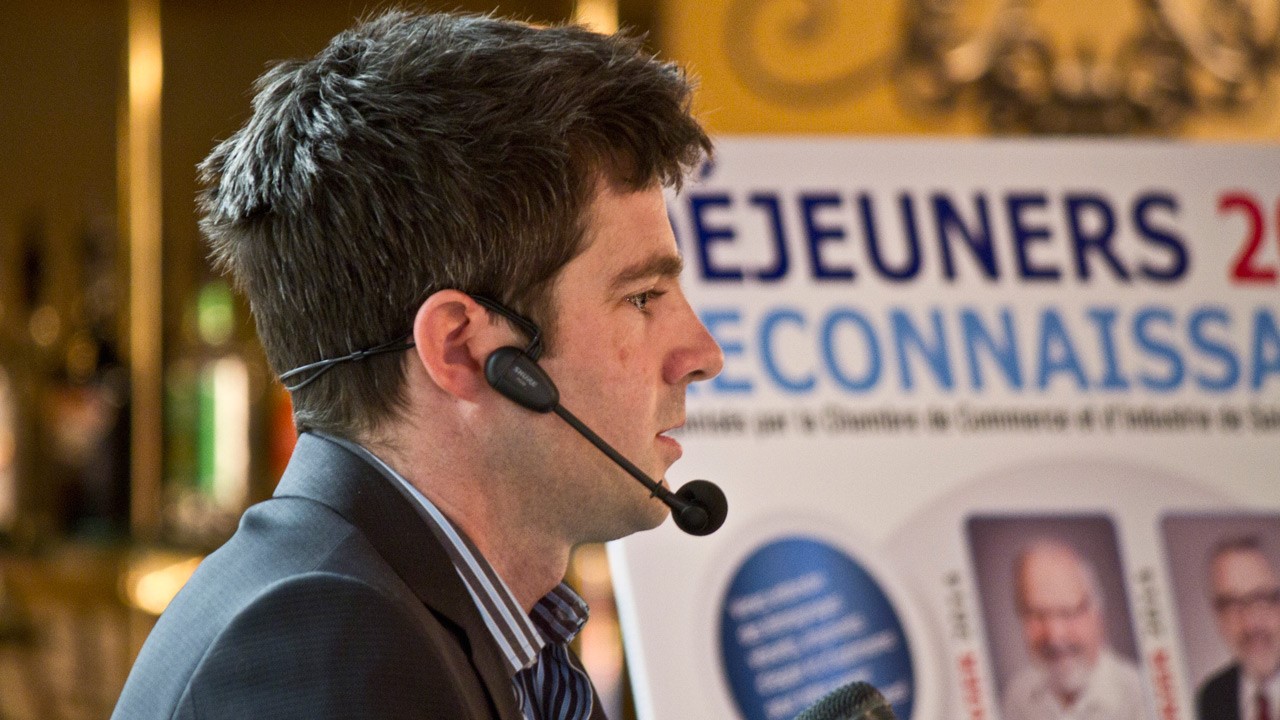 Hier matin, au restaurant Le Journel de Saint-Joseph, c’est un message inspirant et empreint de motivation qu’a livré Luc-André Lussier, le vice-président en opération en assurance des entreprises chez Lussier Cabinet d’Assurance. Ce dernier était le conférencier pour ce 4e Déjeuner reconnaissance de l’année, initié par la Chambre de commerce.