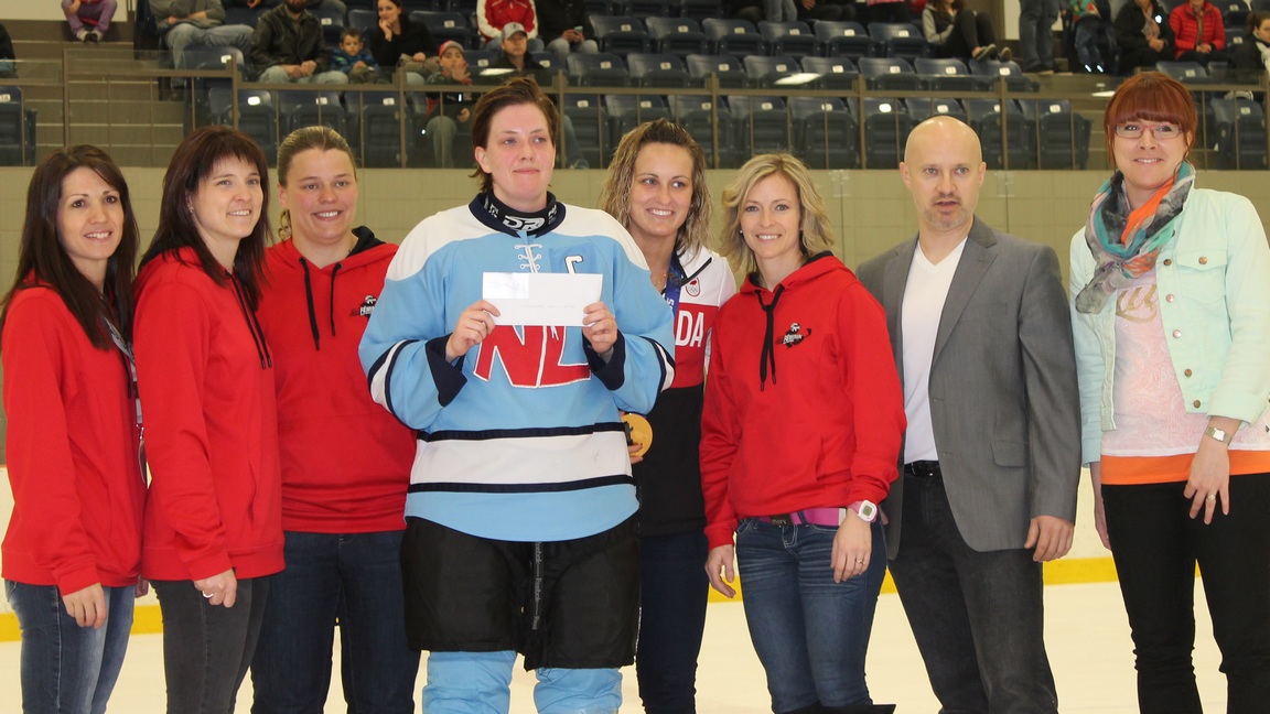 Plus de 500 hockeyeuses participent au tournoi de hockey féminin « Meubles & Nous »