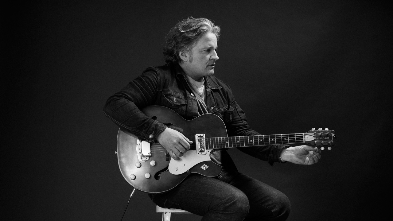 Le chanteur présentera son spectacle intitulé «Chic de ville»,  qui flirtera avec un rockabilly se prêtant à merveille aux histoires simples qu’il souhaite raconter. 