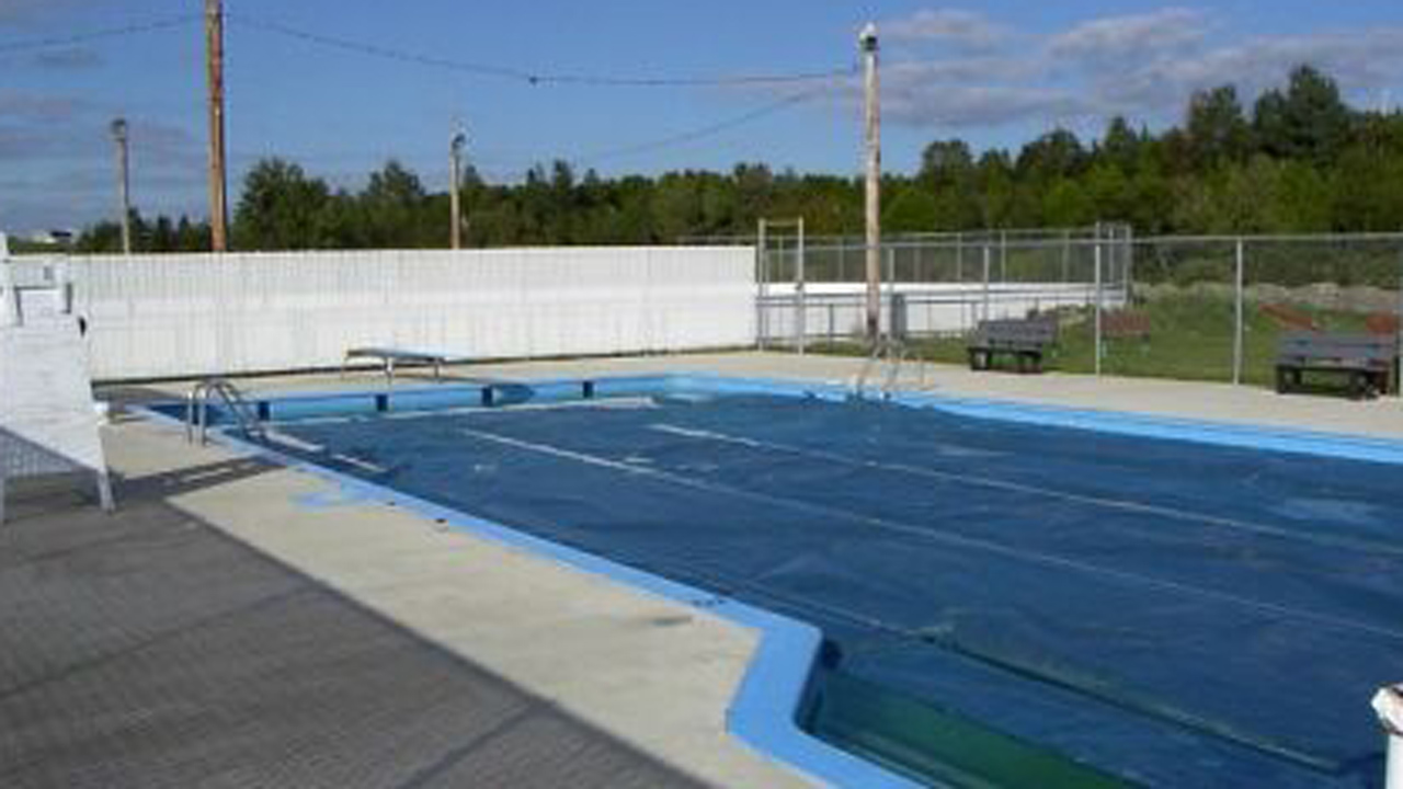 La piscine extérieure de Saint-Ludger