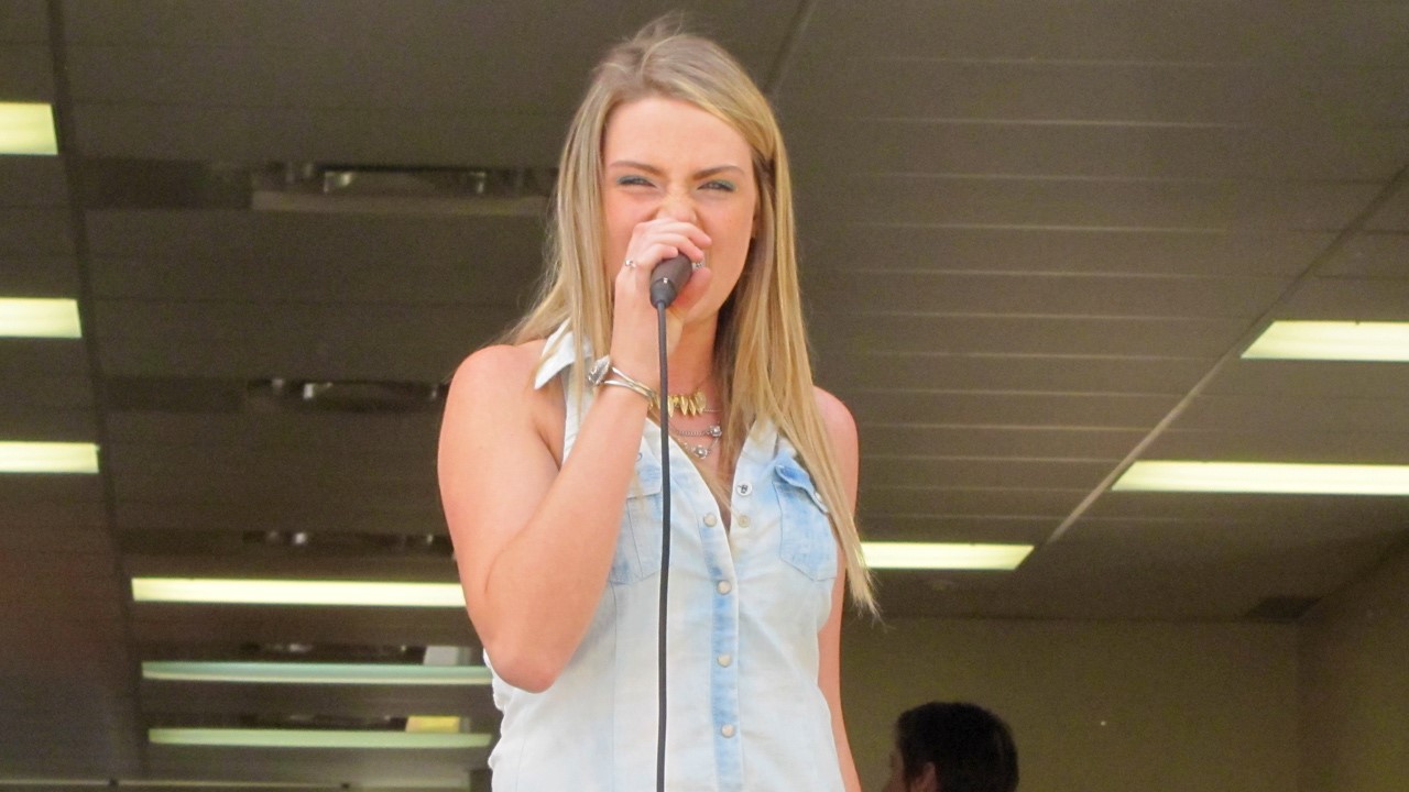 Carolane Cloutier,chanteuse originaire d’East-Broughton, s'est dite touchée par la cause de Gregory.