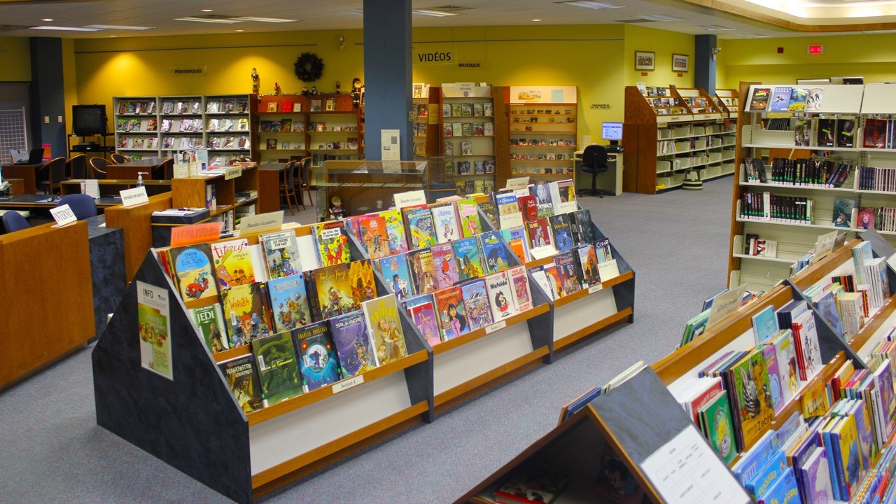 La bibliothèque Madeleine-Doyon possède plus de 13 000 ouvrages