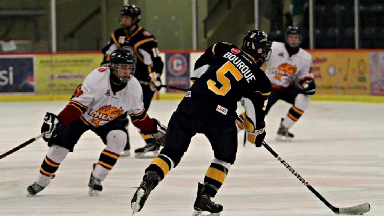 Portrait du joueur de hockey Émile Bourque, de Saint-Martin, repêché par la Ligue de hockey junior majeur du Québec (LHJMQ).