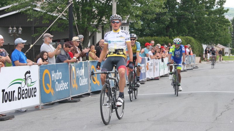  Tom Skujins remporte le maillot jaune