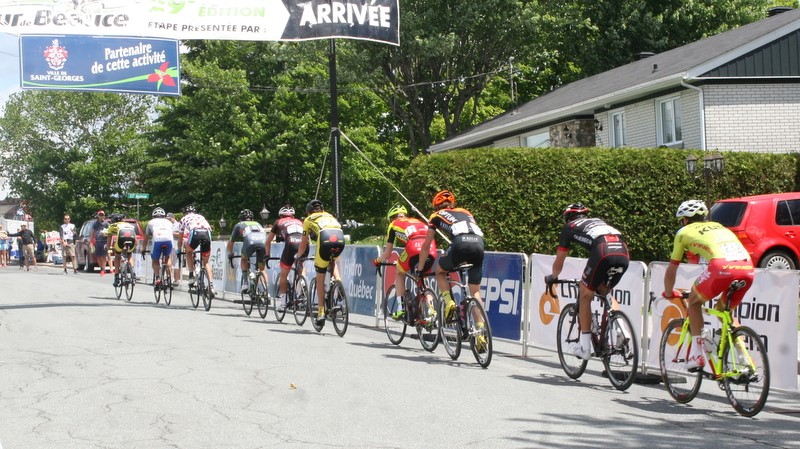  Tom Skujins remporte le maillot jaune
