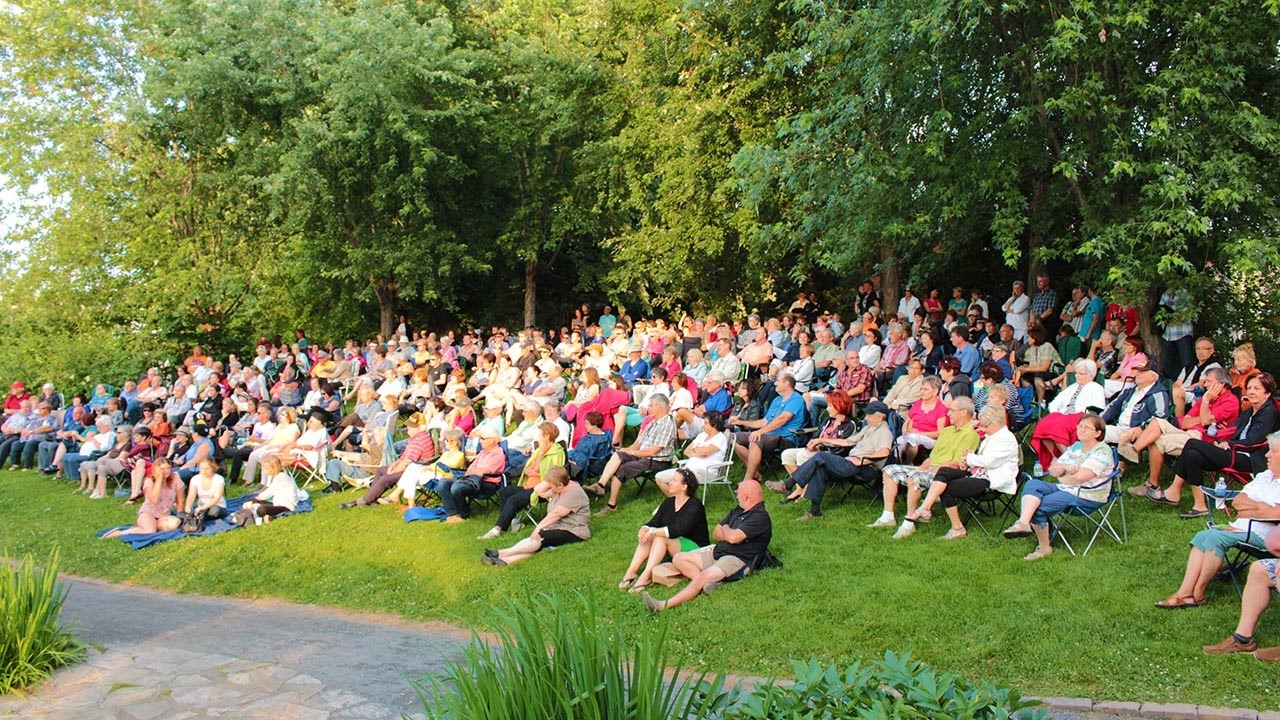 Environ 600 personnes se sont déplacées mercredi dernier pour entendre le Trio Sérénade qui était de passage à l’arboretum de Saint-Georges mercredi dernier lors des récitals de l’été georgien 2014.