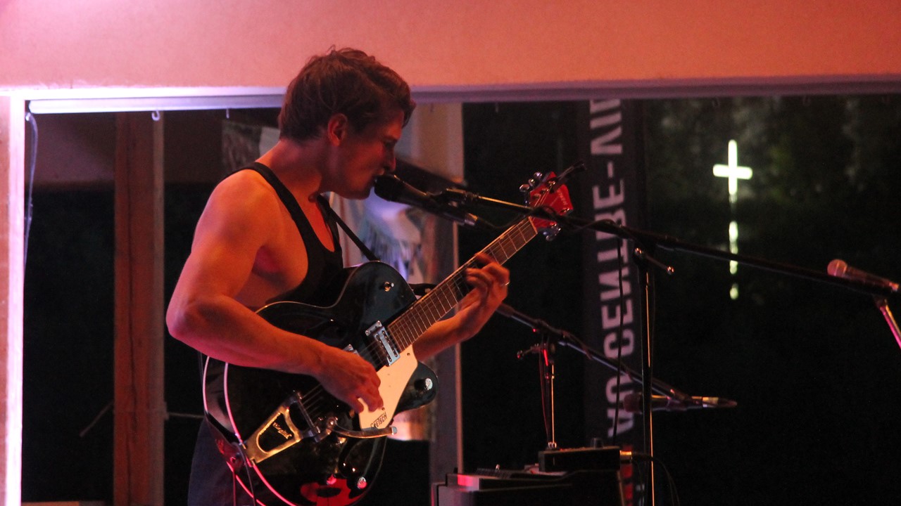 Kim Churchill et Elliot Maginot donnent «chaud» au centre-ville