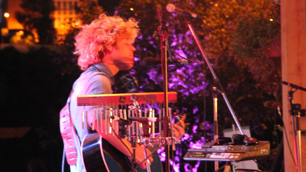Kim Churchill et Elliot Maginot donnent «chaud» au centre-ville