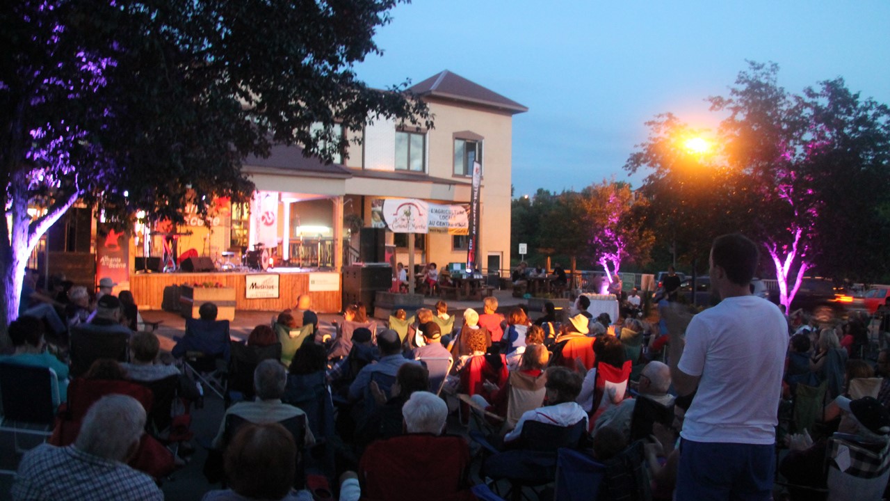 Kim Churchill et Elliot Maginot donnent «chaud» au centre-ville