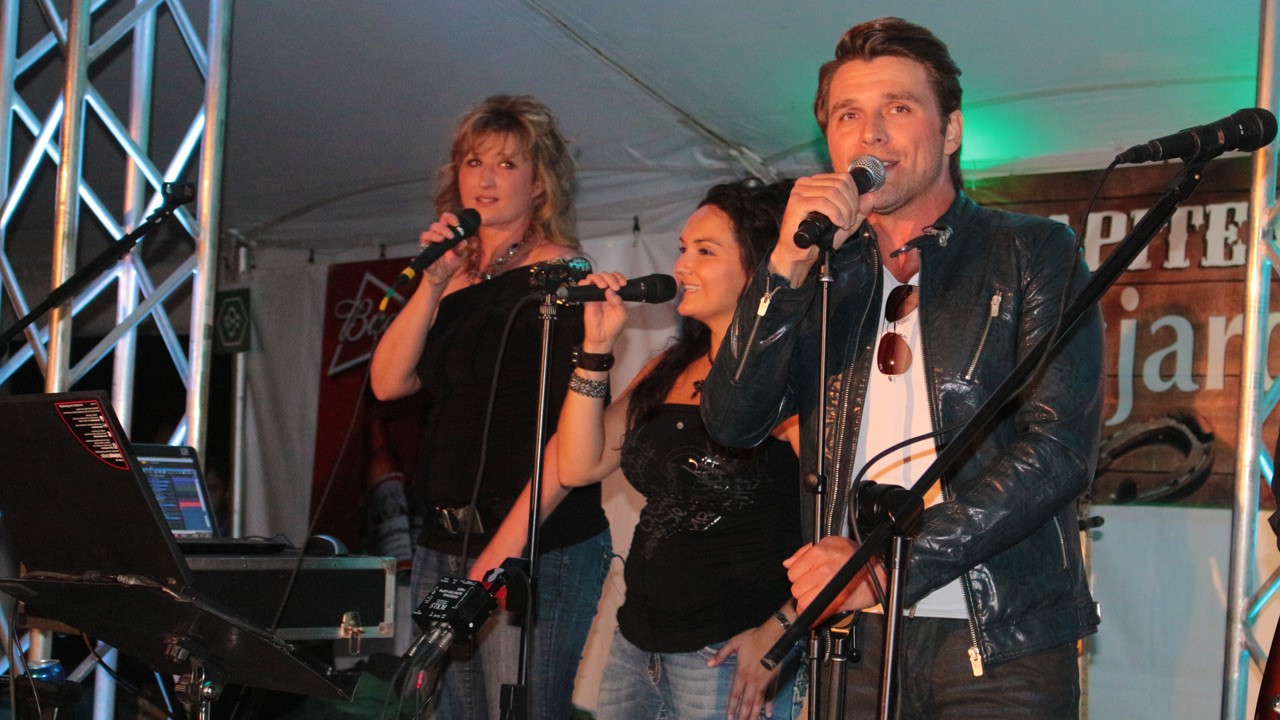 Robby Jonhson était de passage sous la tente du Chapiteau Desjardins à Nashville en Beauce le 26 juillet dernier lors du spectacle de Cherokee.