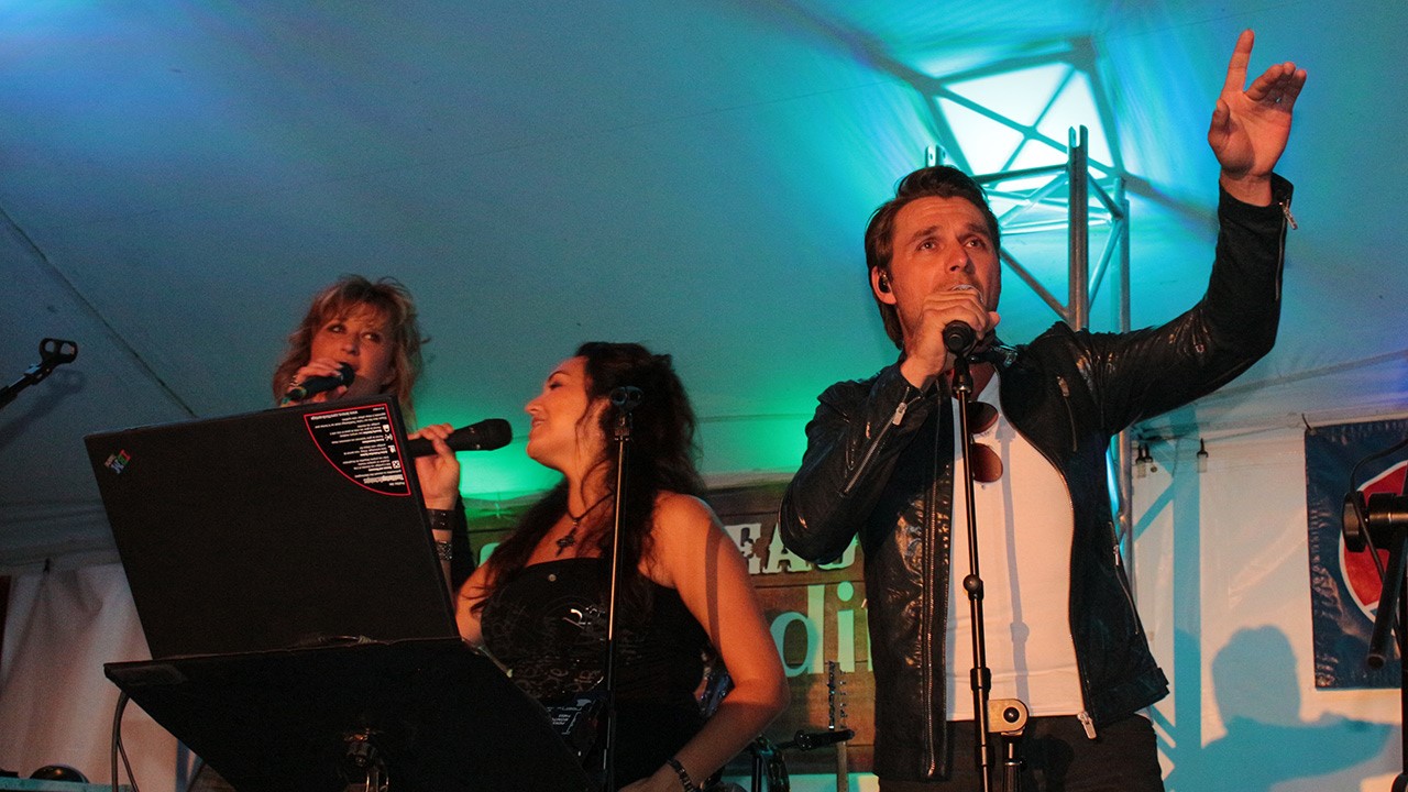Robby Jonhson était de passage sous la tente du Chapiteau Desjardins à Nashville en Beauce le 26 juillet dernier lors du spectacle de Cherokee.