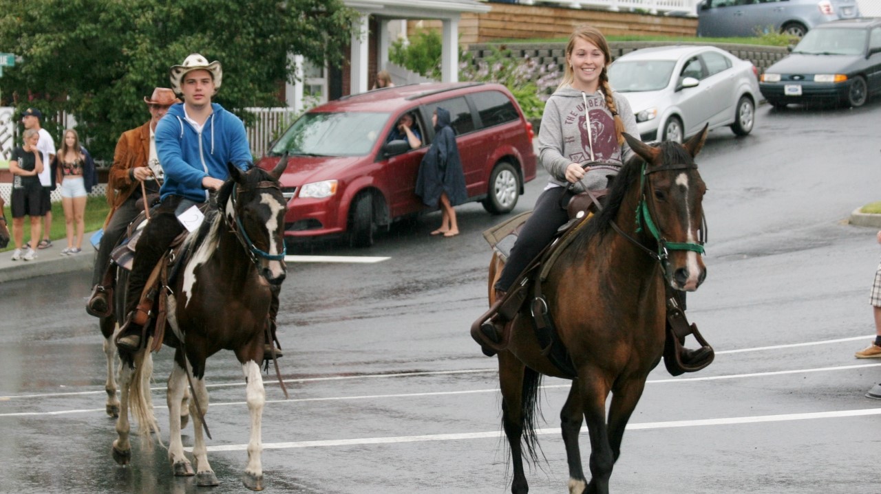 Une parade sous la pluie à Nashville en Beauce