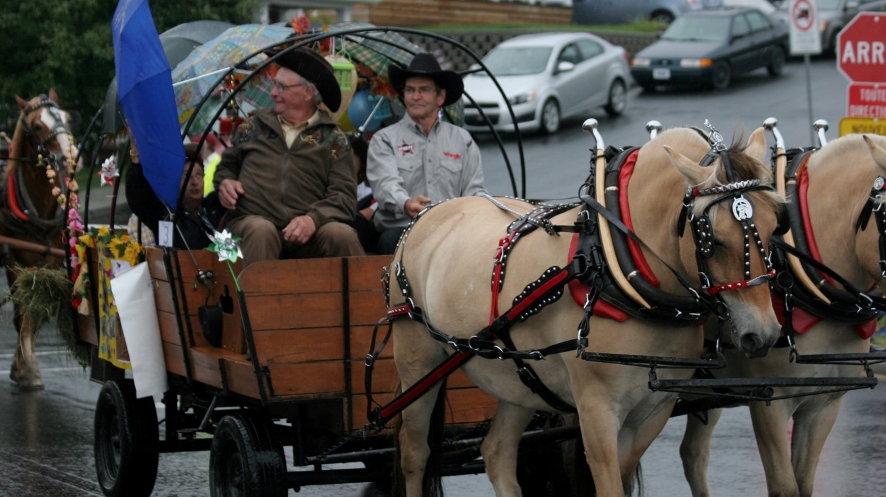 Une parade sous la pluie à Nashville en Beauce