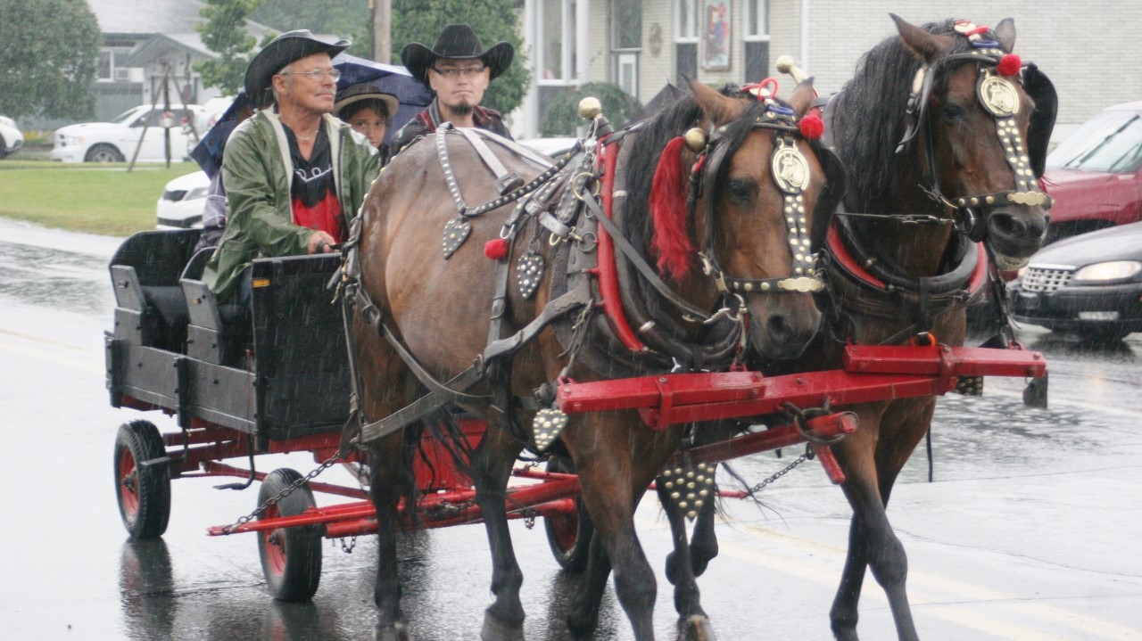 Une parade sous la pluie à Nashville en Beauce