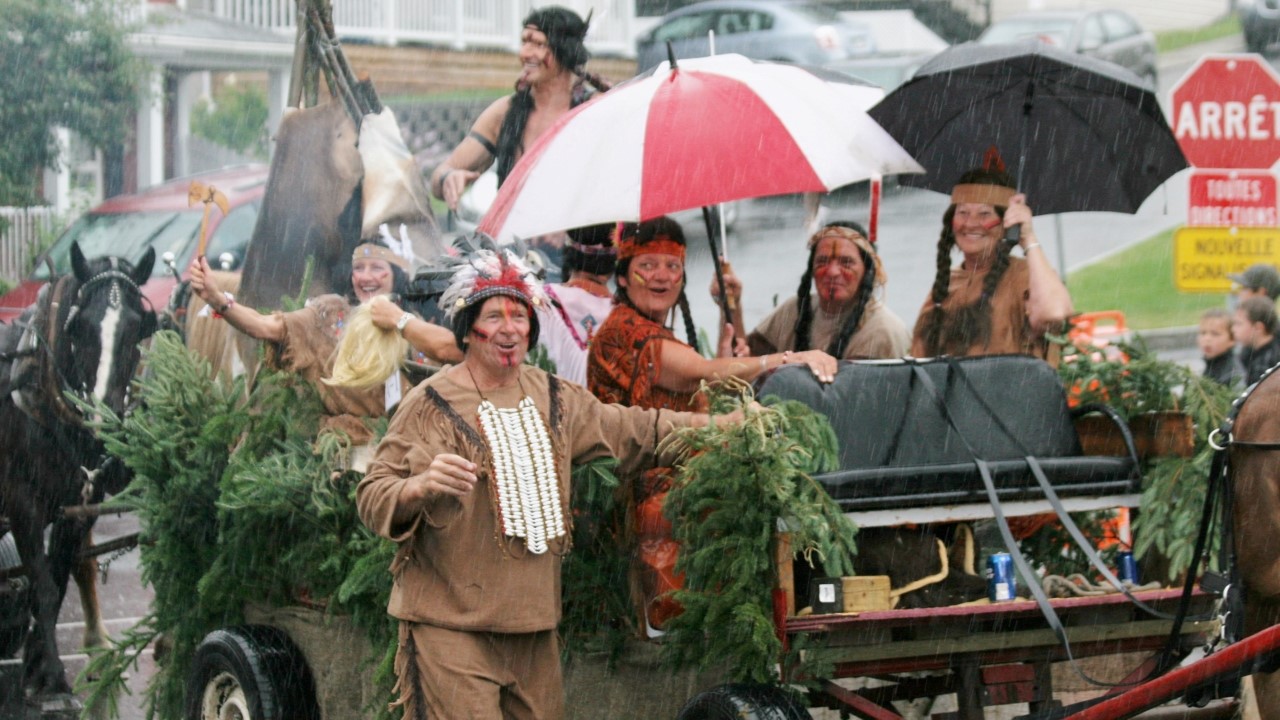 Une parade sous la pluie à Nashville en Beauce