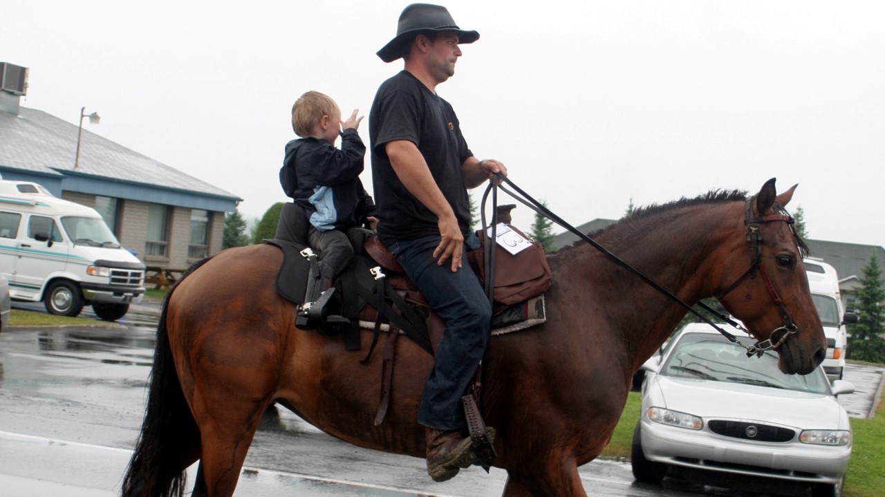 Une parade sous la pluie à Nashville en Beauce