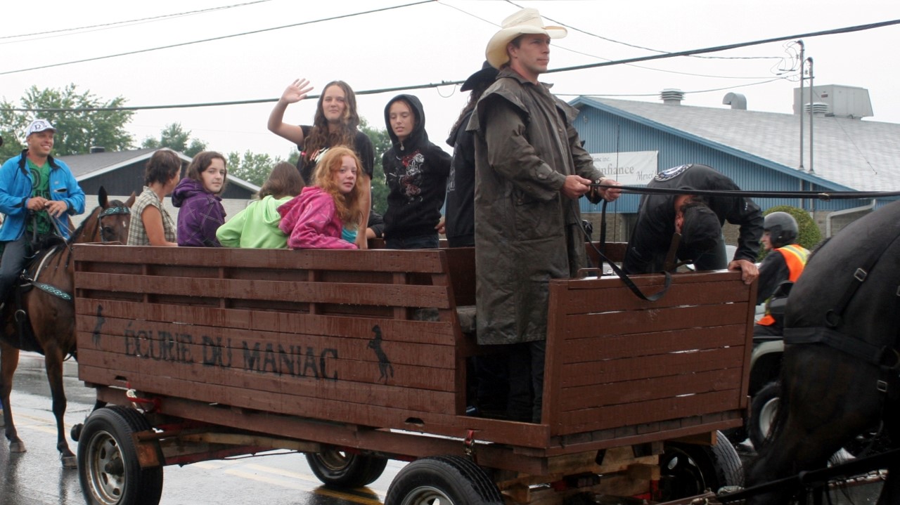 Une parade sous la pluie à Nashville en Beauce