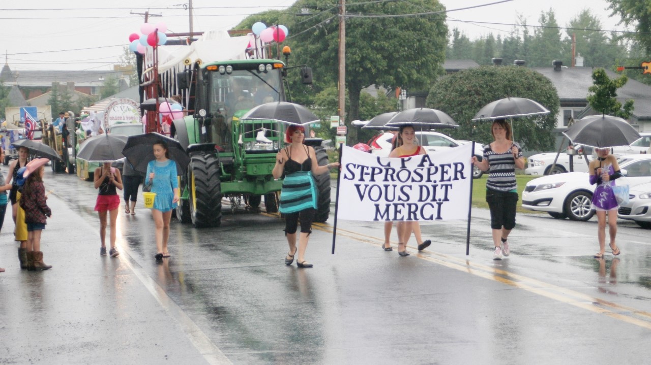Une parade sous la pluie à Nashville en Beauce
