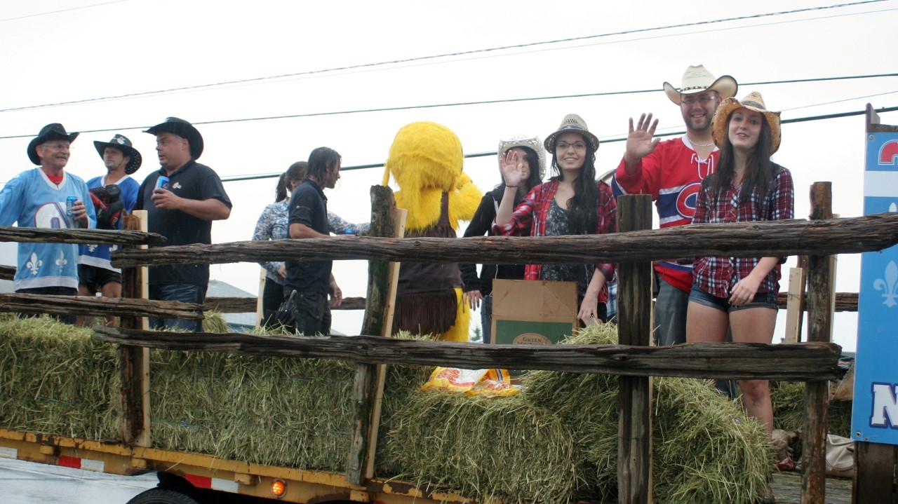 Une parade sous la pluie à Nashville en Beauce