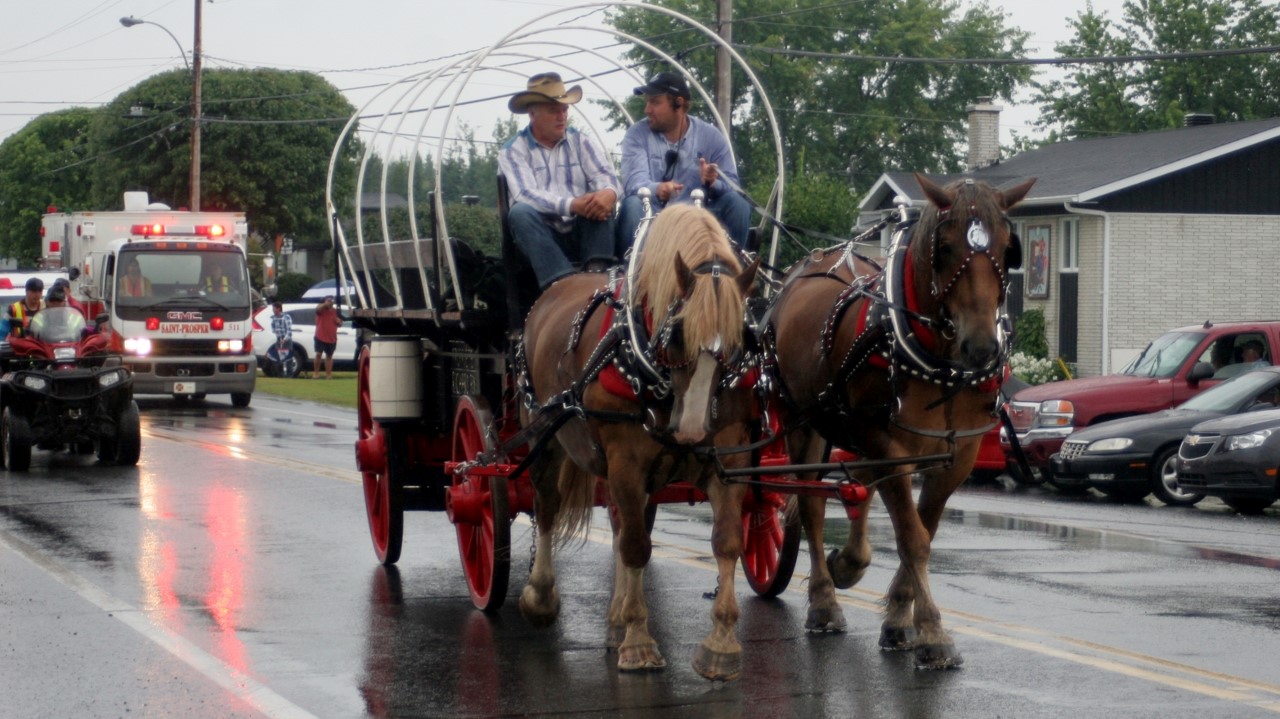 Une parade sous la pluie à Nashville en Beauce