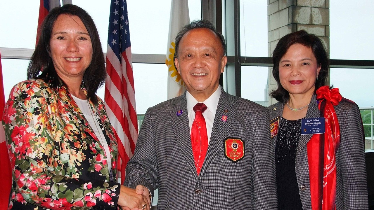 Des Georgiens rencontre le président de Rotary International à Québec