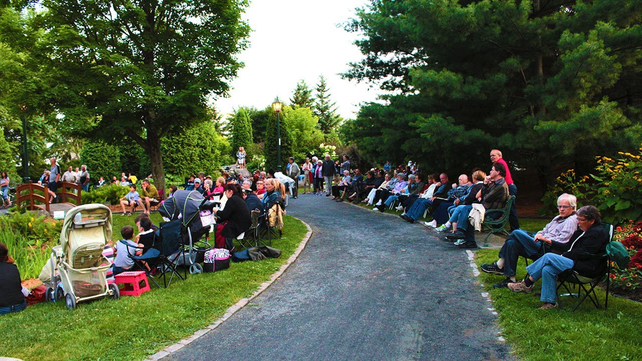 Un nombre record de personnes était présent mercredi à l’Arboretum de Saint-Georges pour la prestation du Red Years Band.