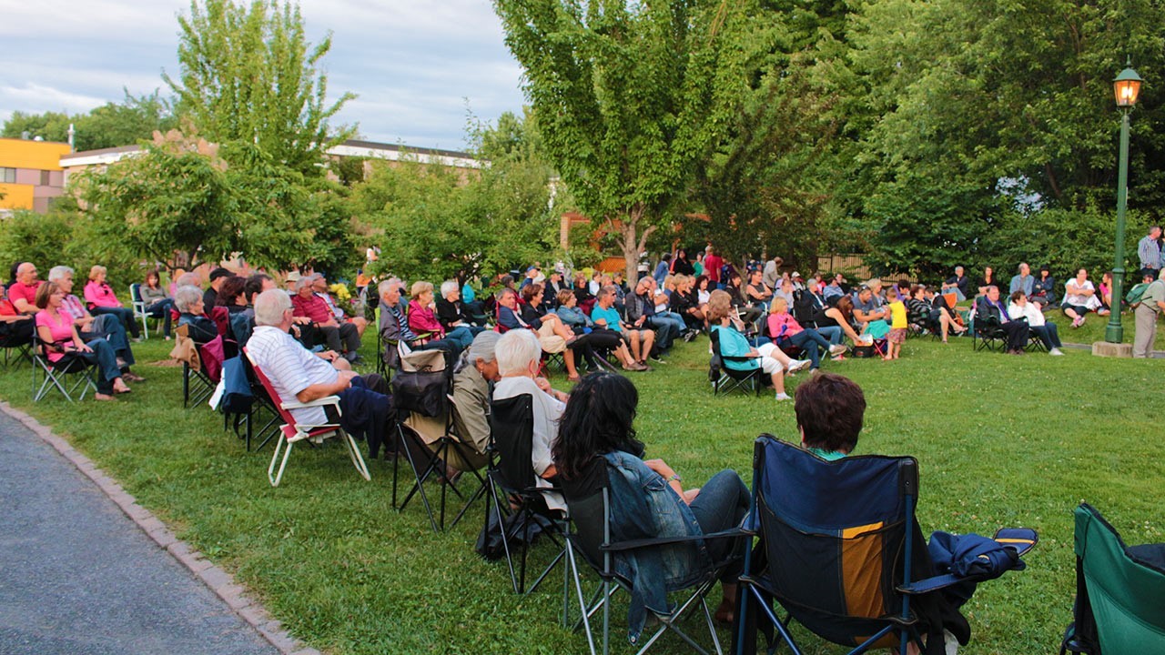 Un nombre record de personnes était présent mercredi à l’Arboretum de Saint-Georges pour la prestation du Red Years Band.