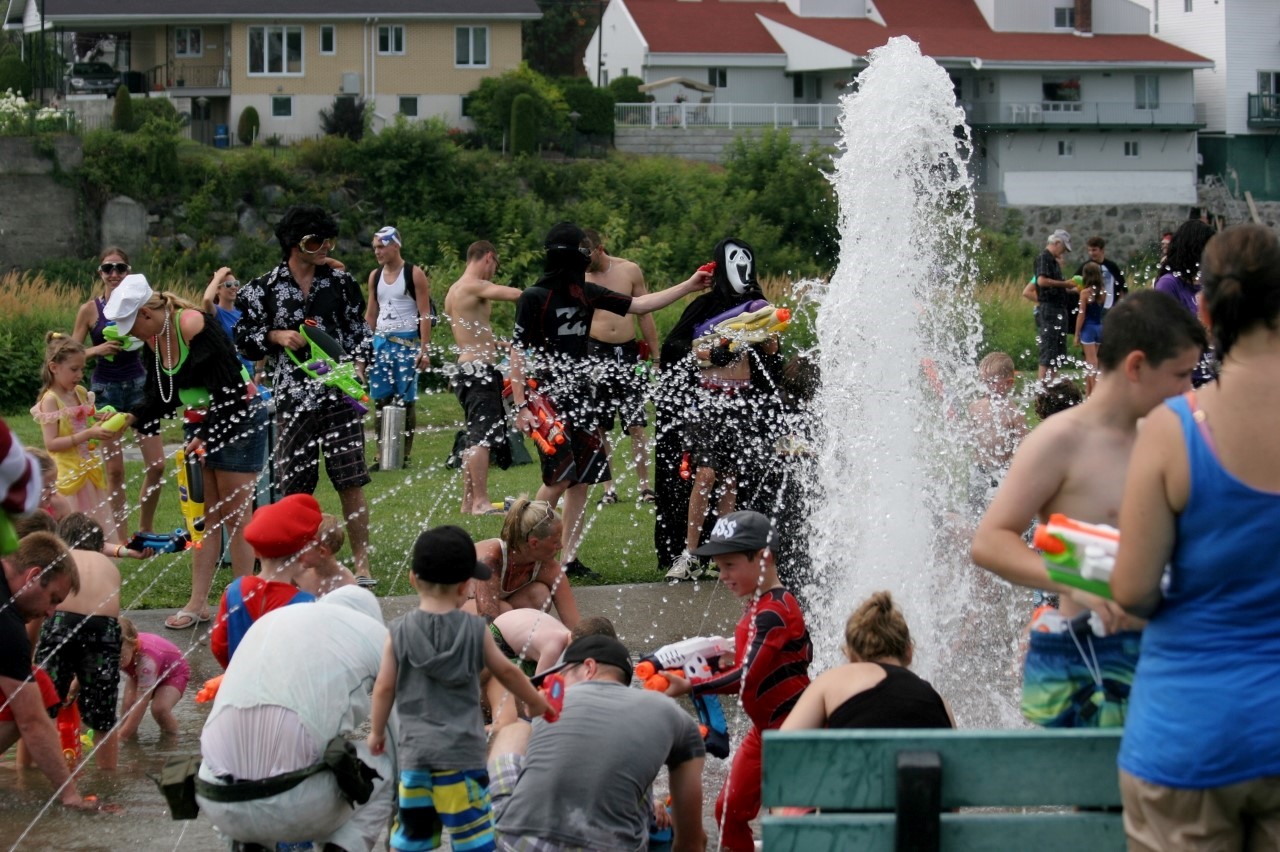 La plus grosse bataille de fusils à eau du Canada attire des Super-Héros de partout