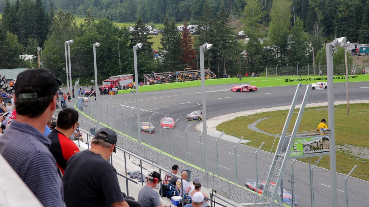 En piste avec Kyle Busch à l'autodrome Chaudière.