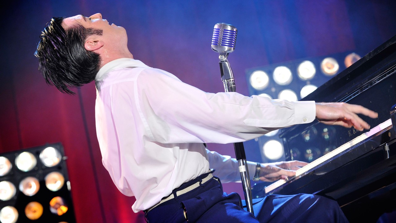 Israël Proulx jouera le 15 août prochain à l'occasion du Fun Fest. Accompagné par trois musiciens, cette bête de scène redonnera vie à de vieilles chansons rock des années 50.