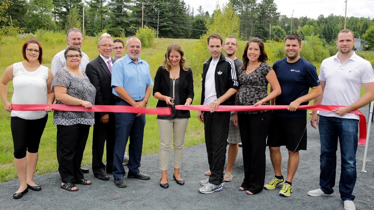 Le Club Rotaract, en collaboration avec ses nombreux partenaires dont Desjardins Caisse du Sud de la Chaudière, Garaga et la Ville de Saint-Georges, a procédé à l’inauguration du nouveau Sentier Rotaract