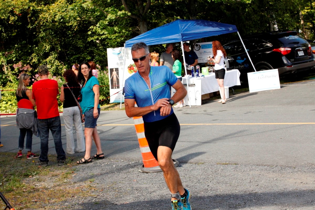 (299 photos) Plus de 150 braves pour le Premier Triathlon du Lac-Poulin