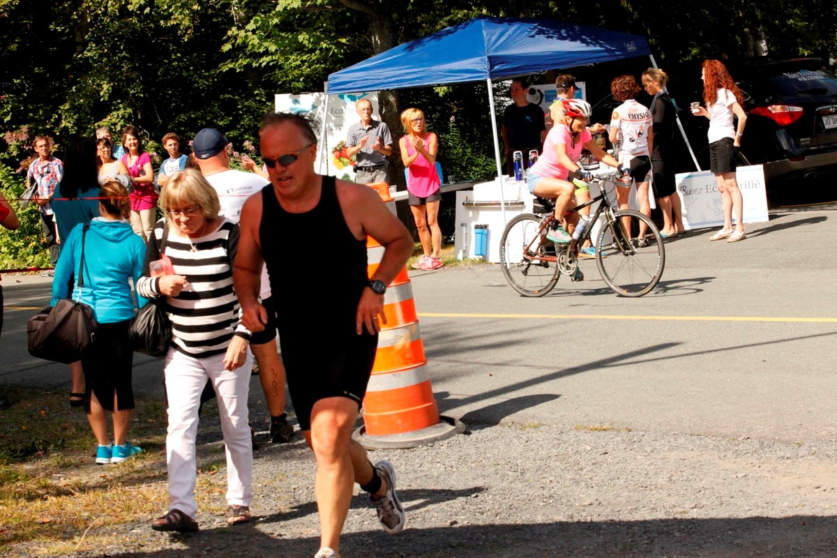 (299 photos) Plus de 150 braves pour le Premier Triathlon du Lac-Poulin