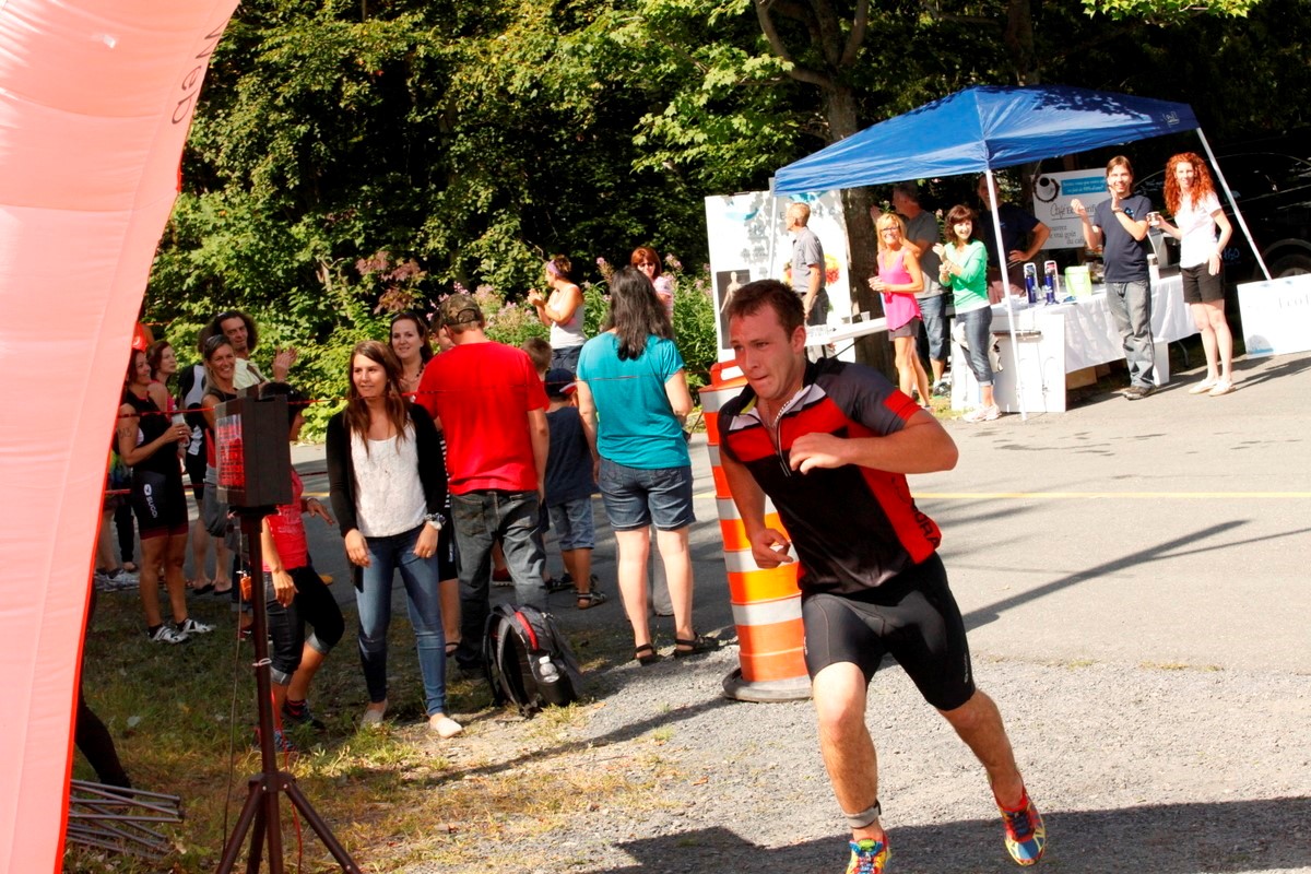 (299 photos) Plus de 150 braves pour le Premier Triathlon du Lac-Poulin
