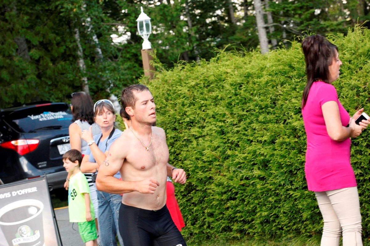 (299 photos) Plus de 150 braves pour le Premier Triathlon du Lac-Poulin