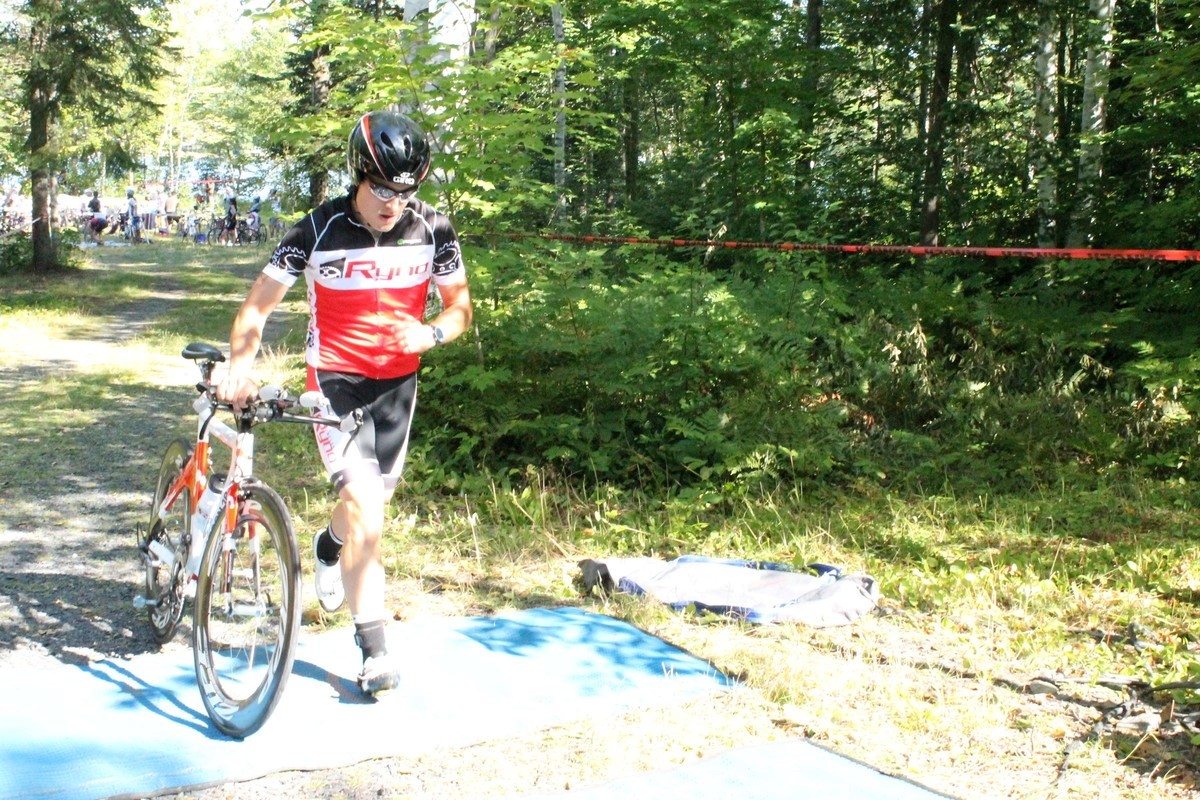 (299 photos) Plus de 150 braves pour le Premier Triathlon du Lac-Poulin