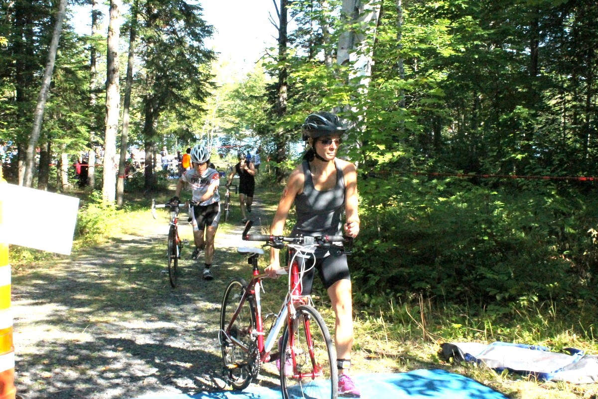 (299 photos) Plus de 150 braves pour le Premier Triathlon du Lac-Poulin
