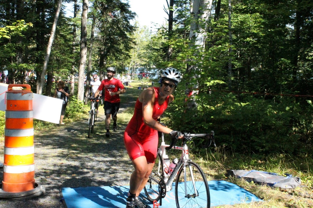(299 photos) Plus de 150 braves pour le Premier Triathlon du Lac-Poulin