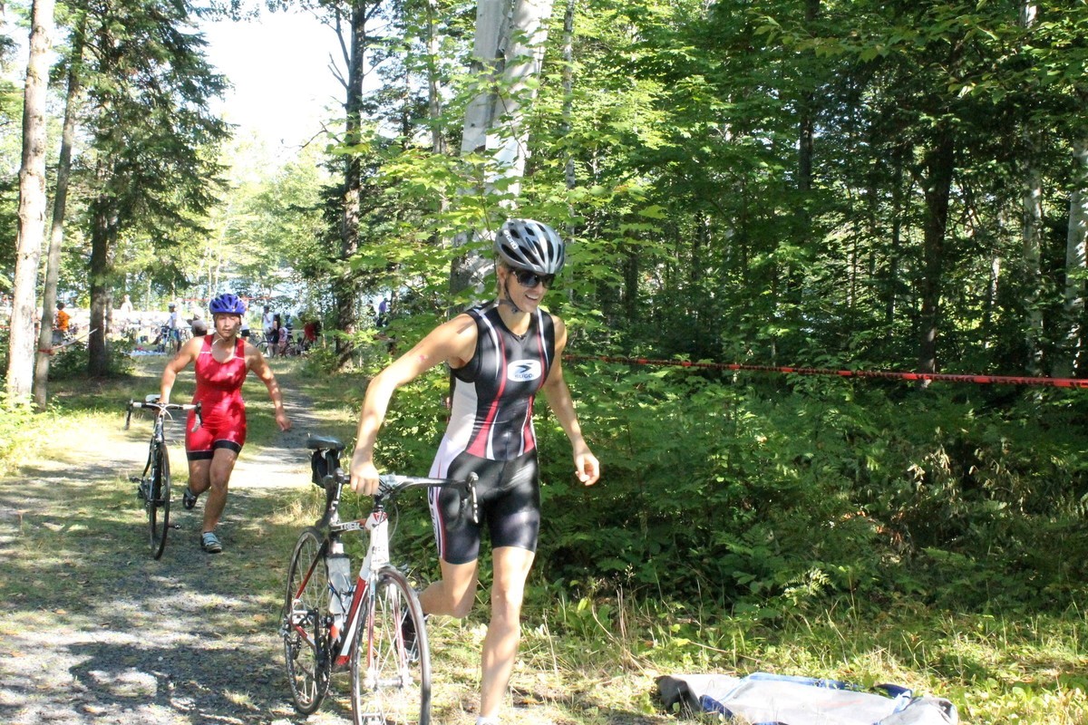 (299 photos) Plus de 150 braves pour le Premier Triathlon du Lac-Poulin