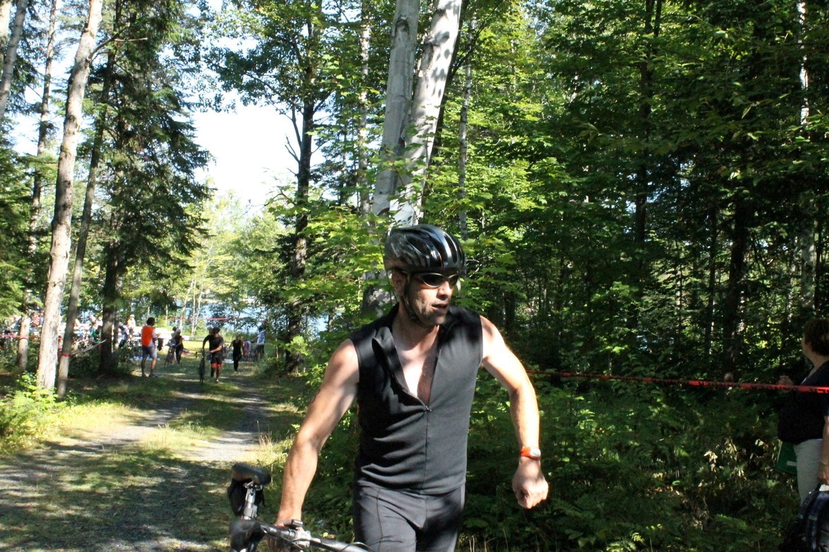 (299 photos) Plus de 150 braves pour le Premier Triathlon du Lac-Poulin