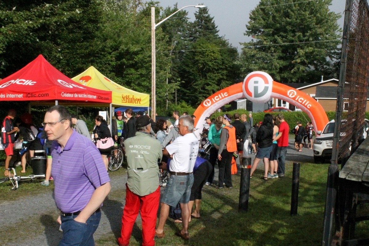 (299 photos) Plus de 150 braves pour le Premier Triathlon du Lac-Poulin