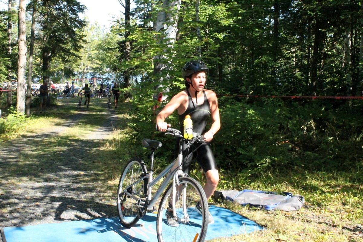 (299 photos) Plus de 150 braves pour le Premier Triathlon du Lac-Poulin