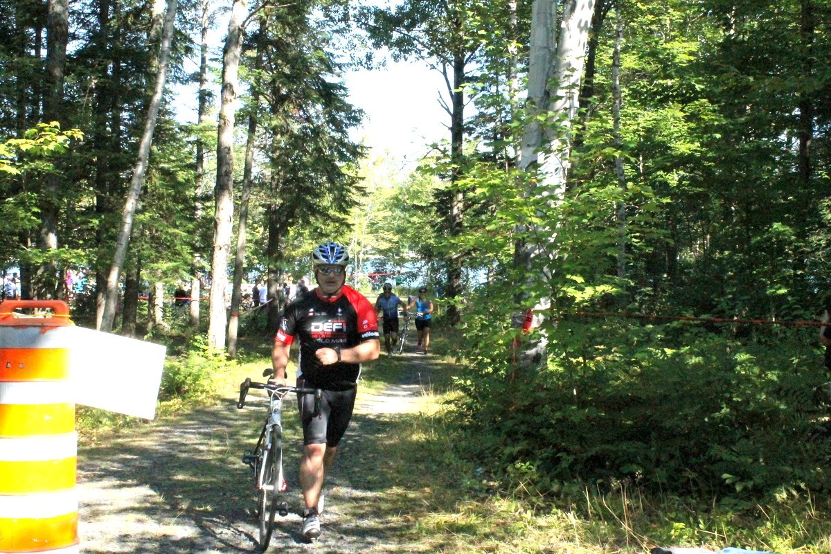 (299 photos) Plus de 150 braves pour le Premier Triathlon du Lac-Poulin