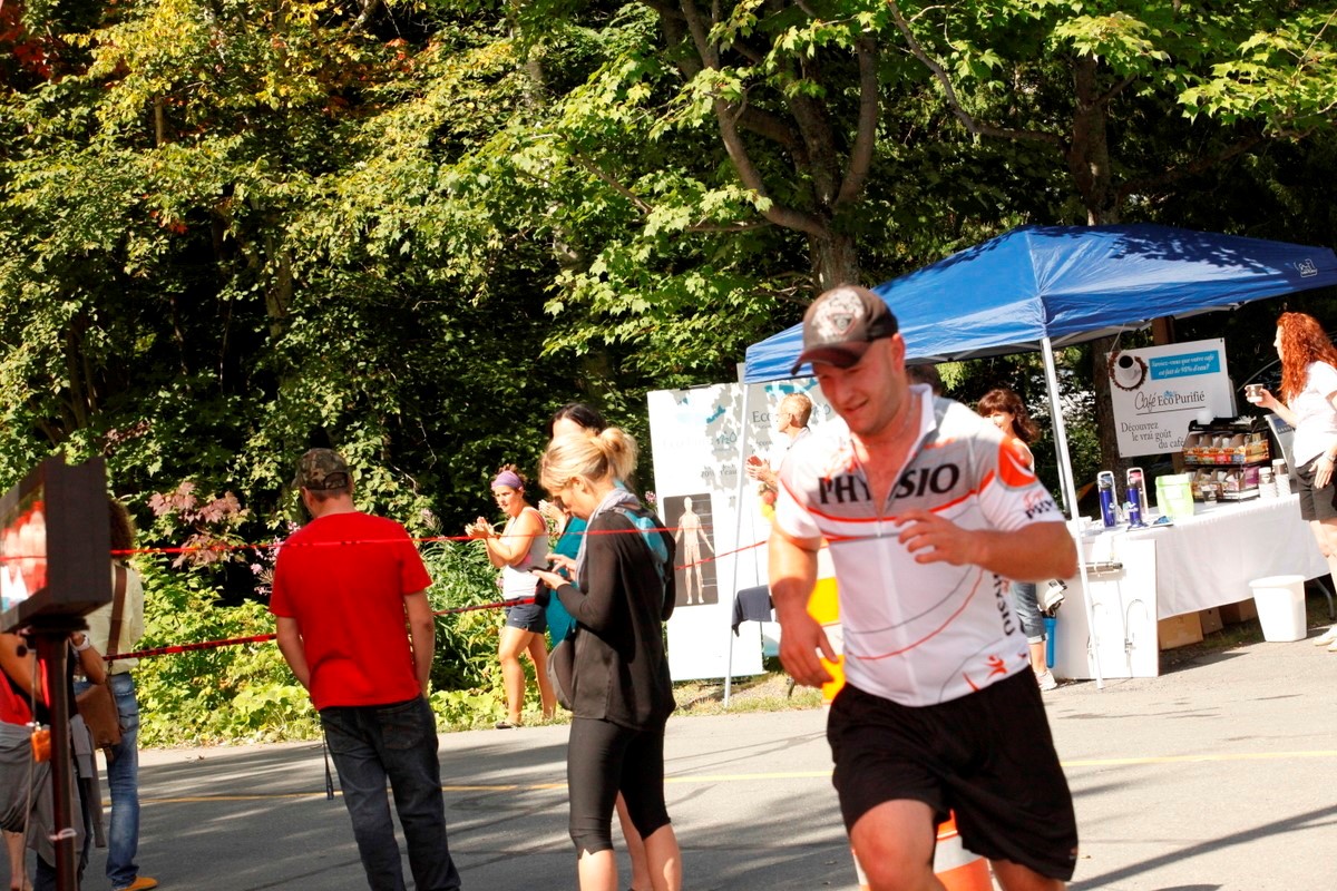 (299 photos) Plus de 150 braves pour le Premier Triathlon du Lac-Poulin