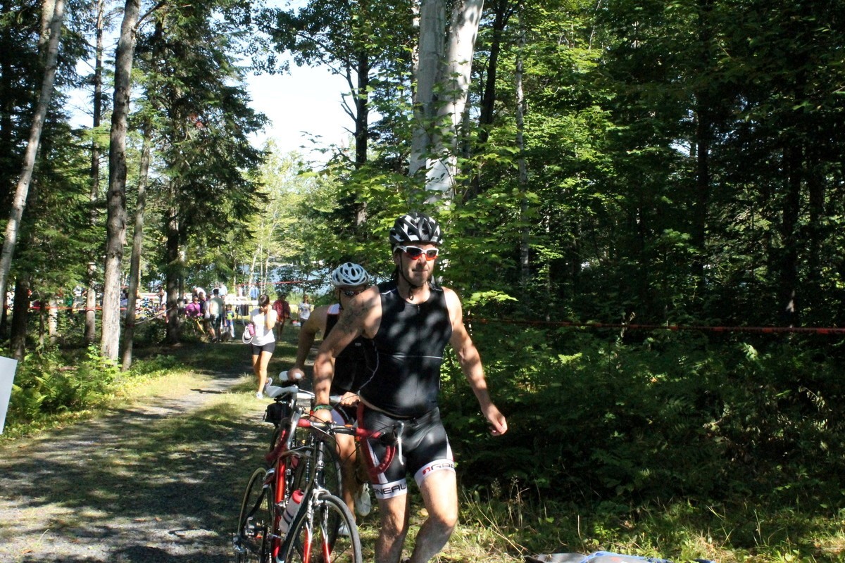 (299 photos) Plus de 150 braves pour le Premier Triathlon du Lac-Poulin