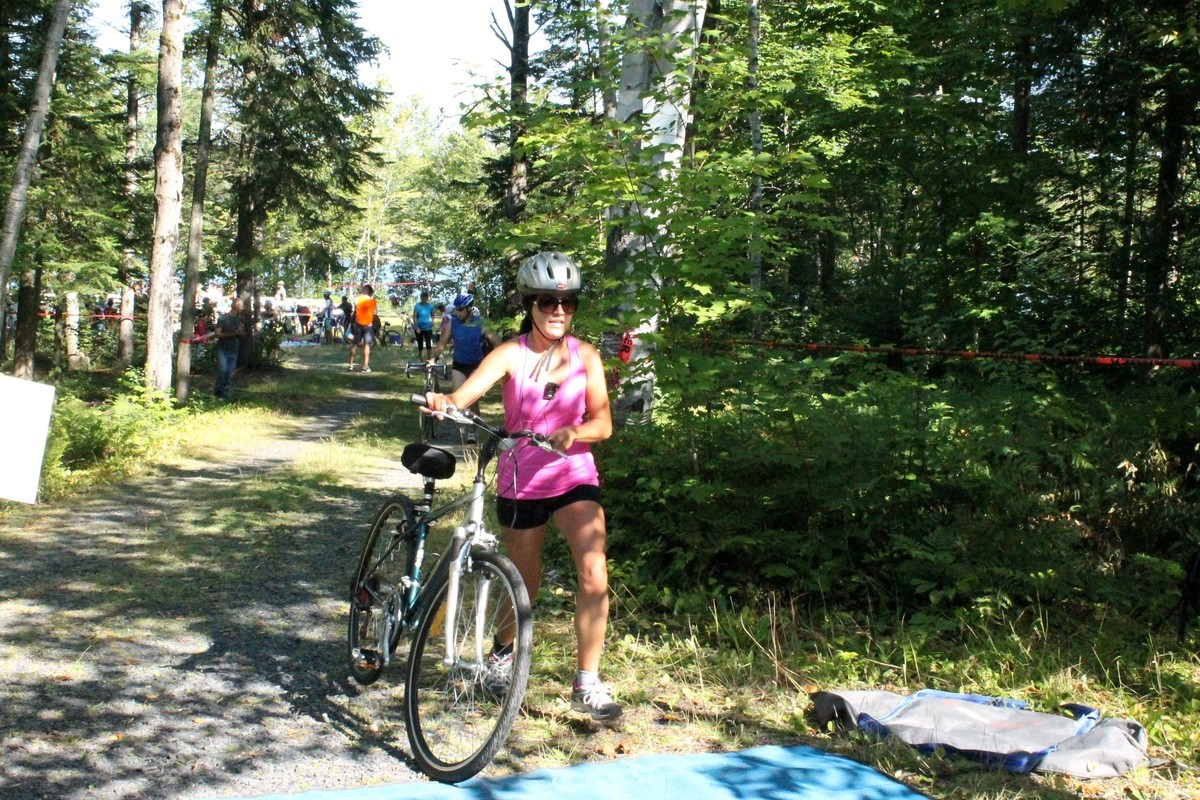 (299 photos) Plus de 150 braves pour le Premier Triathlon du Lac-Poulin