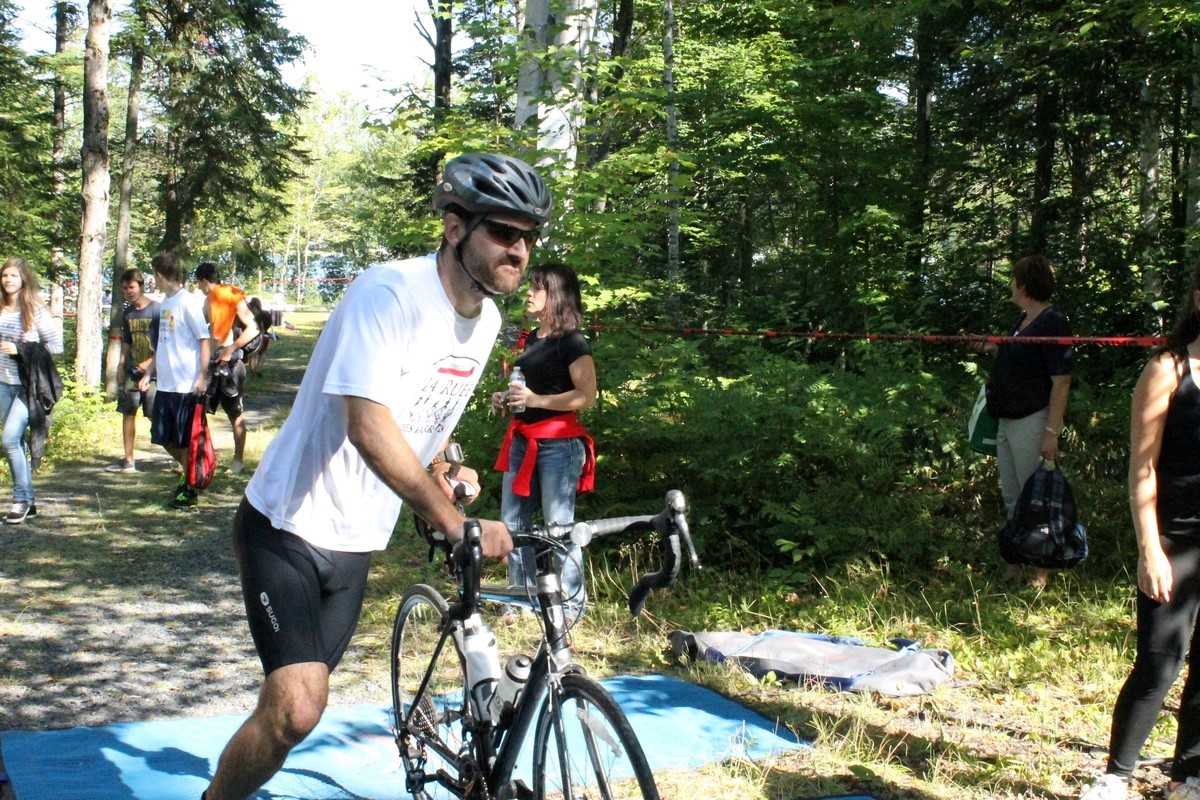 (299 photos) Plus de 150 braves pour le Premier Triathlon du Lac-Poulin